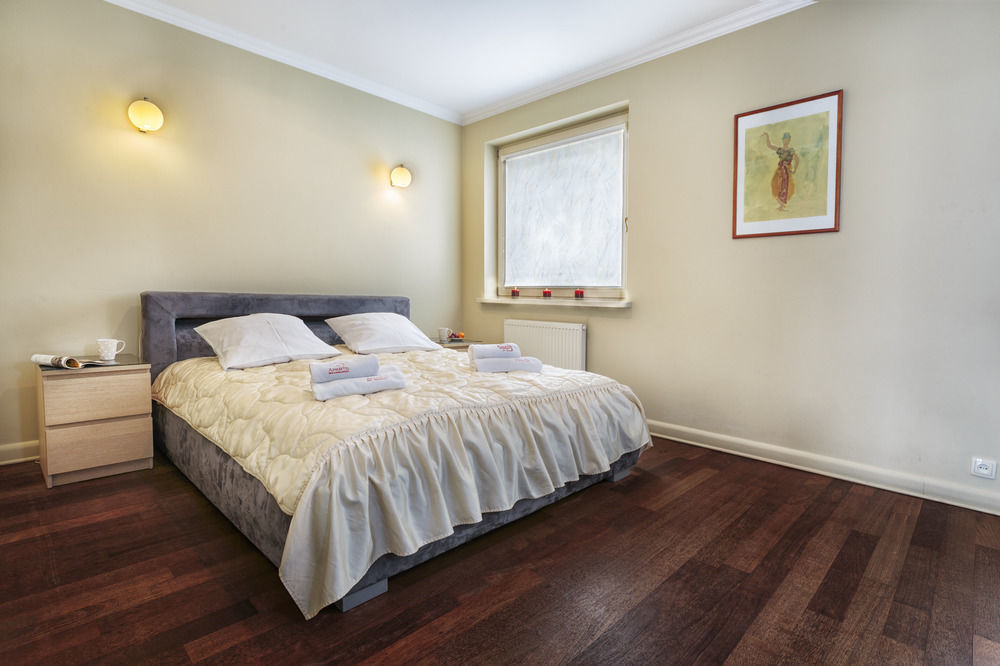 Adler Bed&Breakfast Lägenhet Łódź Exteriör bild