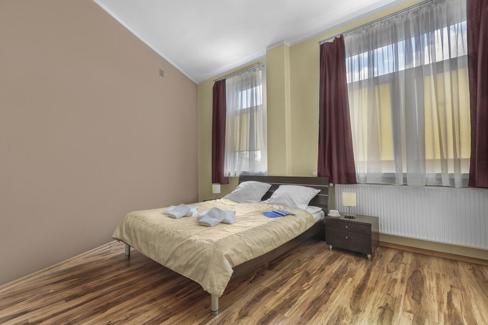 Adler Bed&Breakfast Lägenhet Łódź Exteriör bild
