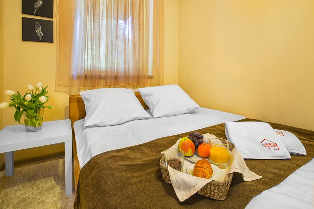 Adler Bed&Breakfast Lägenhet Łódź Exteriör bild